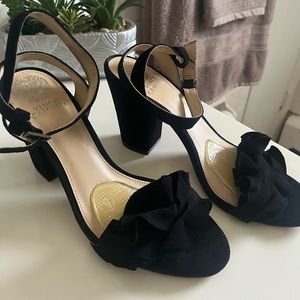 Vince Camuto Women's VINTA Heeled Sandal Black || Size: 9M